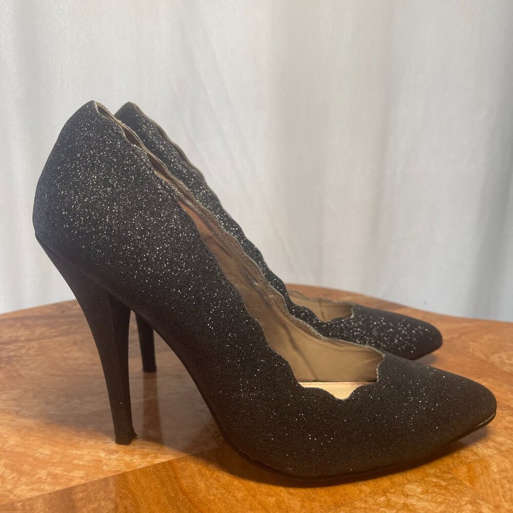 Betsey Johnson Avery Scalloped Edge Black Glitter Pumps Super Sexy
